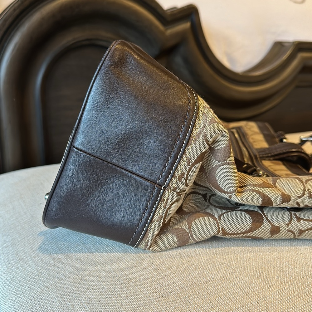 Authentic Coach Purse - Like New - Picture 7 of 7